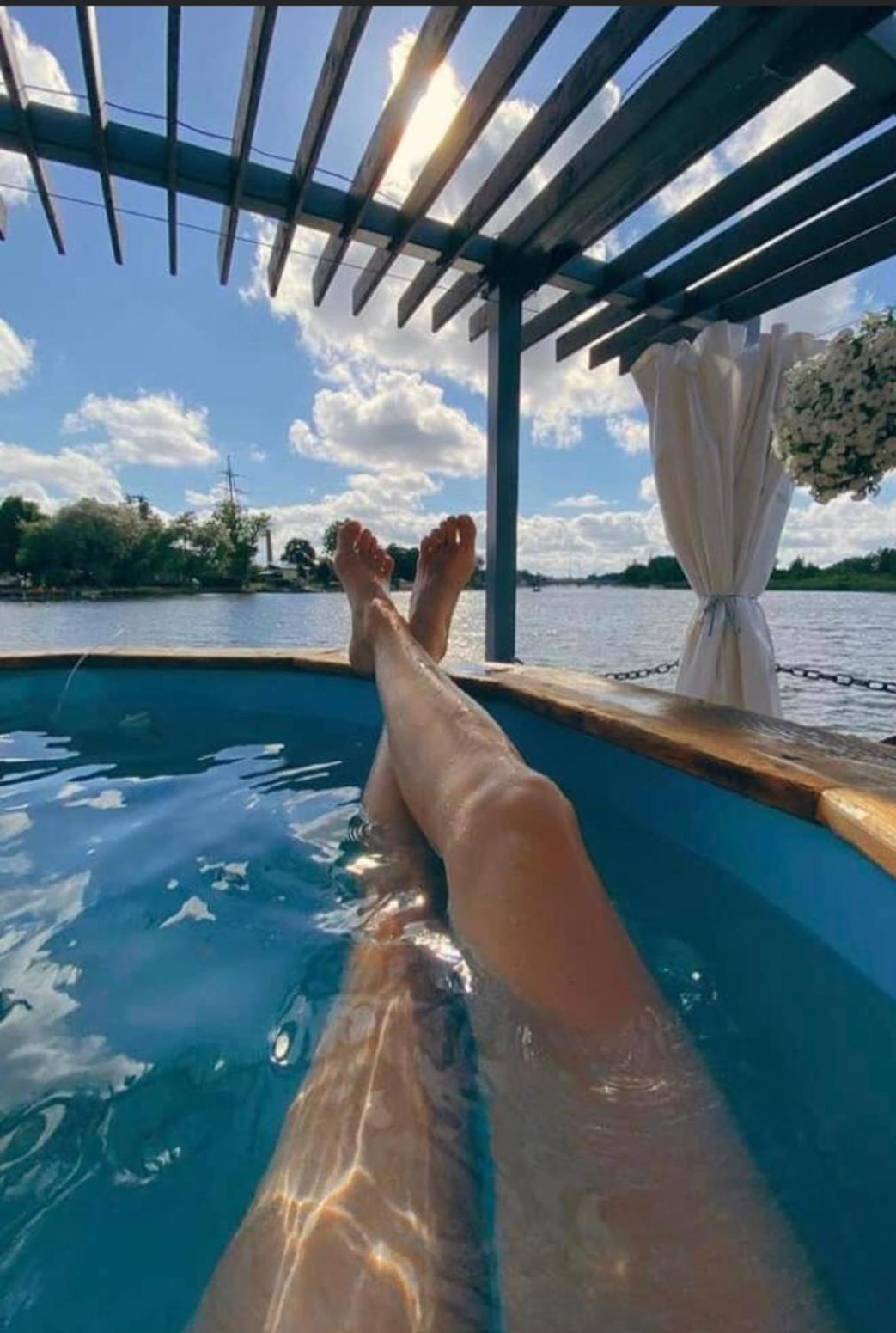 Bateau-hôtel Houseboat On The Water *