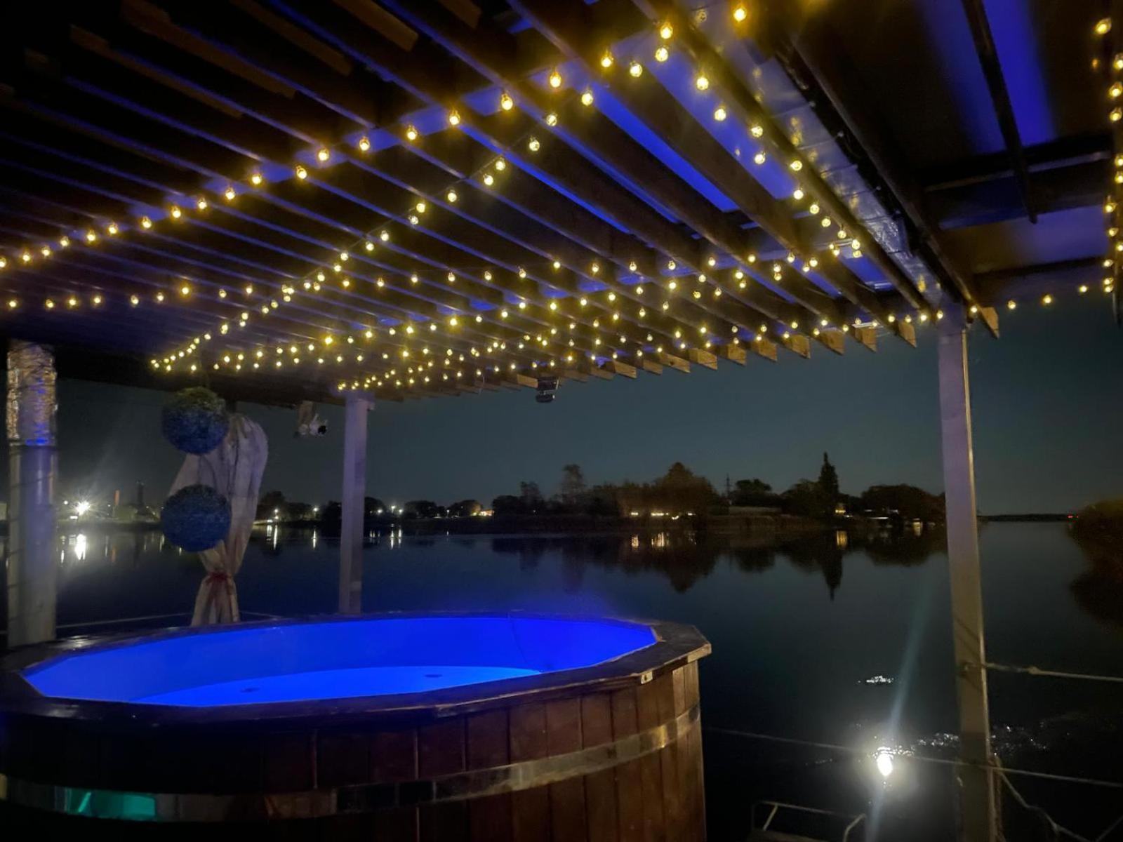 Houseboat On The Water Bateau-hôtel *