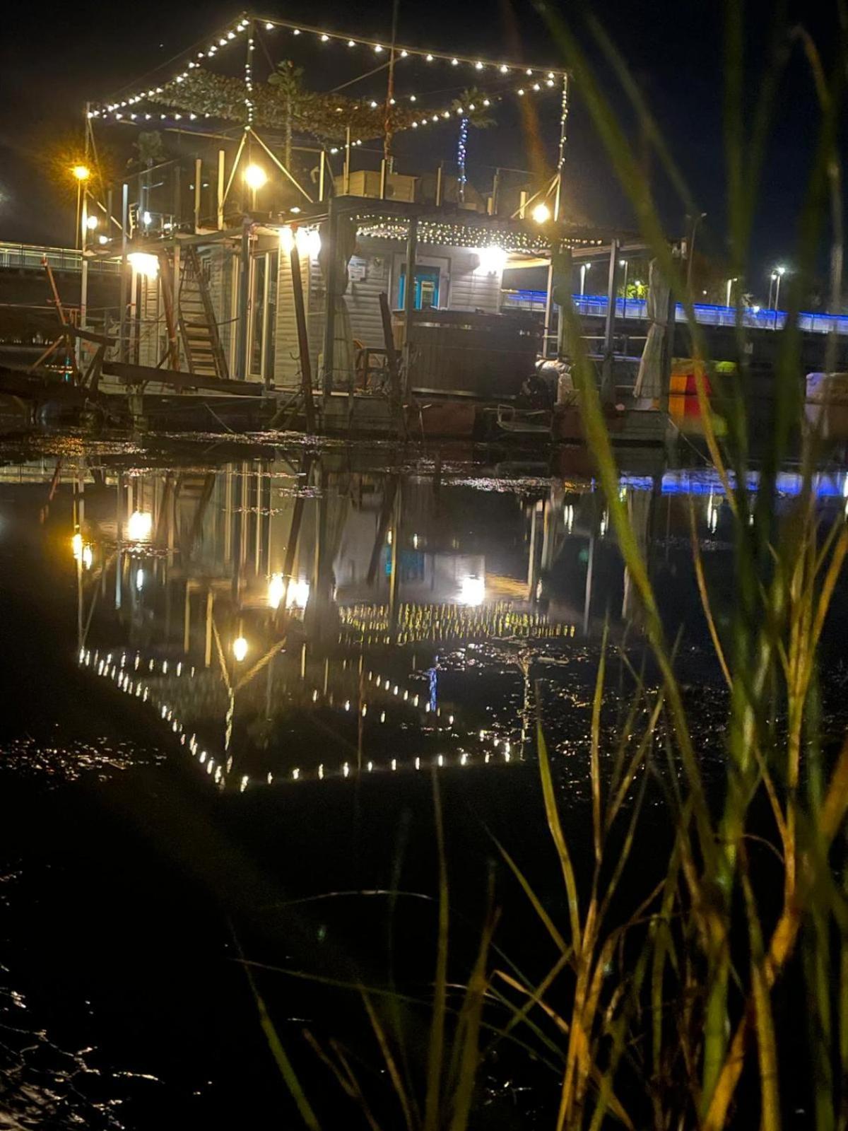 Bateau-hôtel Houseboat On The Water *